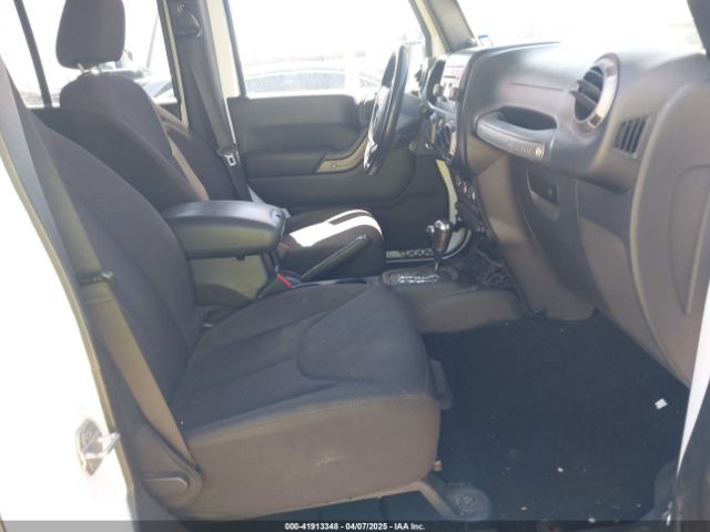 1C4BJWDG1EL121190 Jeep Wrangler Unlimited Sport