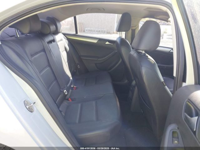 3VWDB7AJ7JM239794 Volkswagen Jetta 1.4t Se/1.4t Wolfsburg Edition
