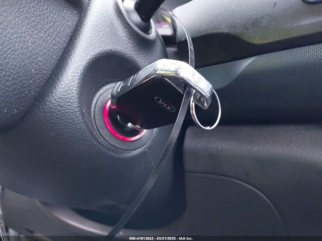 KNDEU2AA7M7161035 KIA SELTOS S