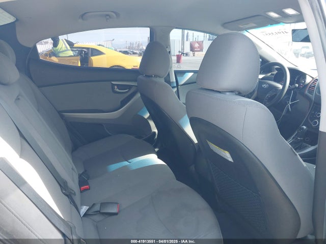 5NPDH4AE0FH646713 Hyundai ELANTRA SE