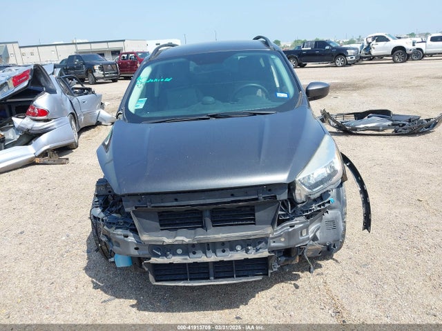 1FMCU0GD5JUB11305 Ford ESCAPE SE