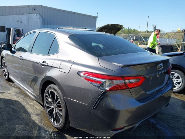 4T1B11HK3JU518806 Toyota CAMRY SE