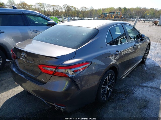 4T1B11HK3JU518806 Toyota CAMRY SE