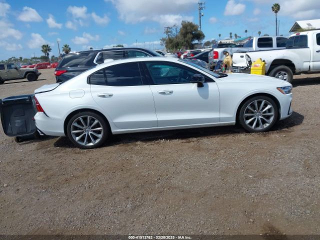 7JR102FZ4MG108772 Volvo S60 T5 Momentum