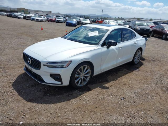 7JR102FZ4MG108772 Volvo S60 T5 Momentum