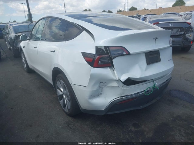 2023 TESLA MODEL Y 7SAYGDEE5PA147680 Photo 2