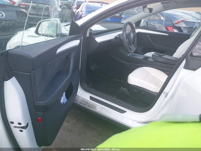 2023 TESLA MODEL Y 7SAYGDEE5PA147680 Photo 4