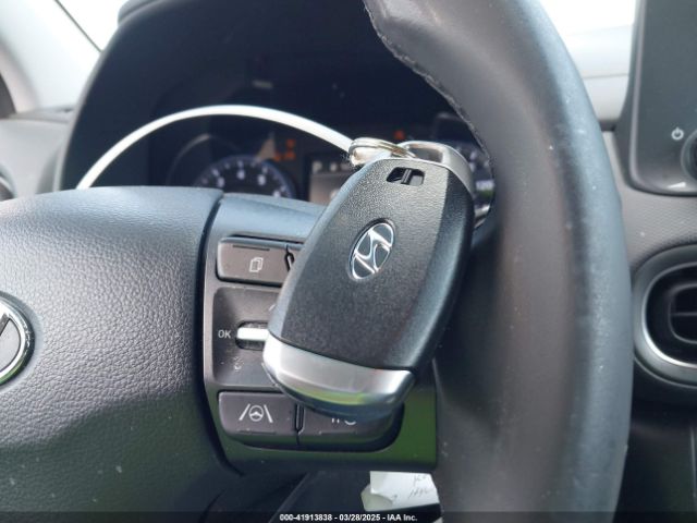 KM8K32AB9NU916456 Hyundai Kona Sel