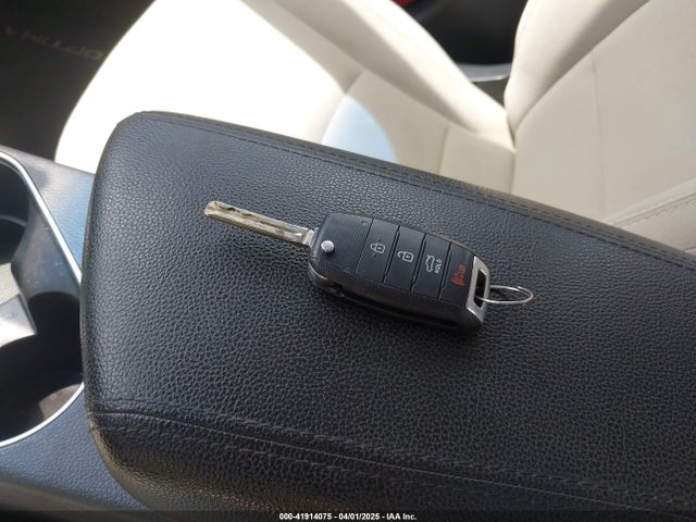 5XXGM4A7XFG456858 KIA Optima Lx