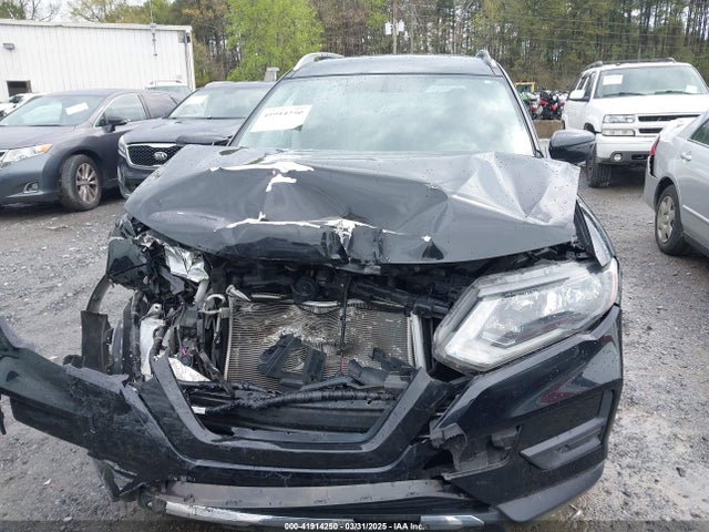JN8AT2MT4HW132140 Nissan ROGUE SV
