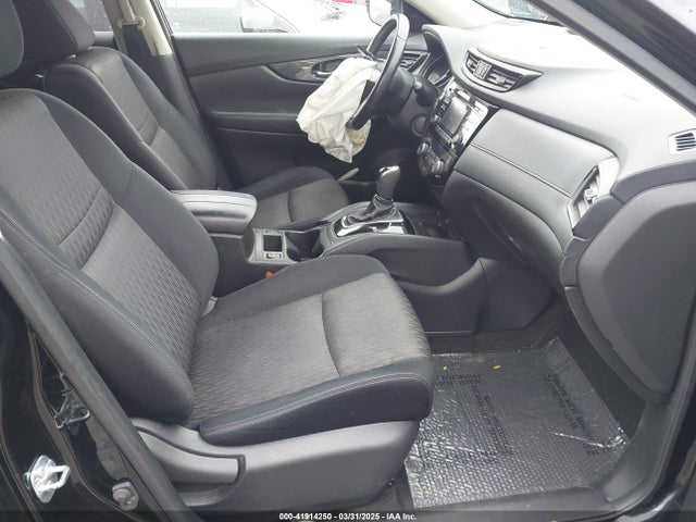 JN8AT2MT4HW132140 Nissan ROGUE SV