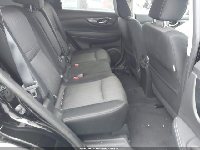 JN8AT2MT4HW132140 Nissan ROGUE SV