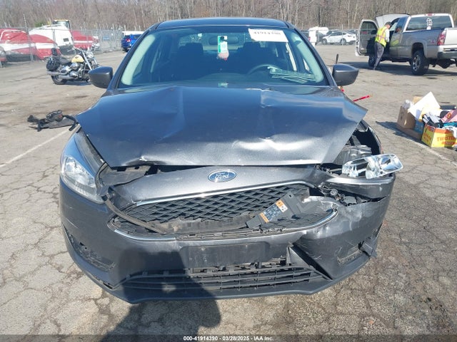 1FADP3F25JL306401 Ford FOCUS SE