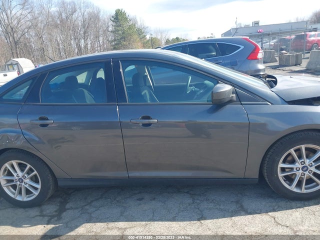 1FADP3F25JL306401 Ford FOCUS SE