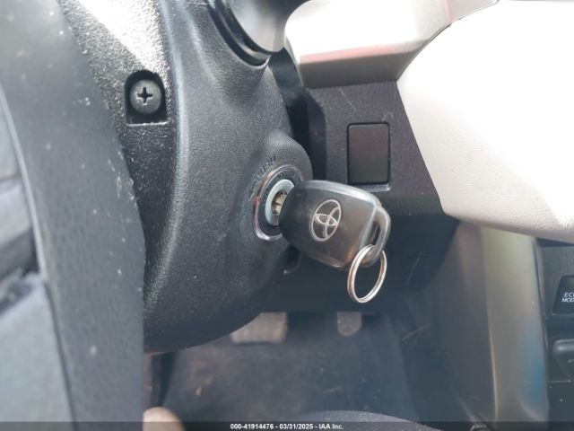 2T3BFREV4FW299531 Toyota RAV4 LE