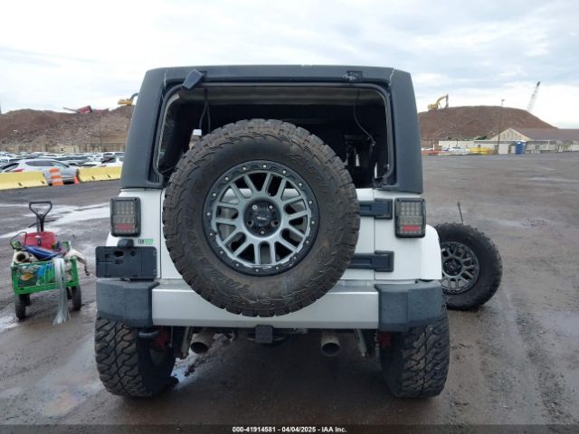 1C4BJWEG5FL518191 Jeep Wrangler Unlimited Sahara