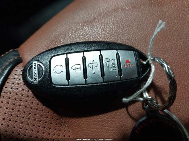 JN8AT2MT0HW150120 Nissan Rogue Sl