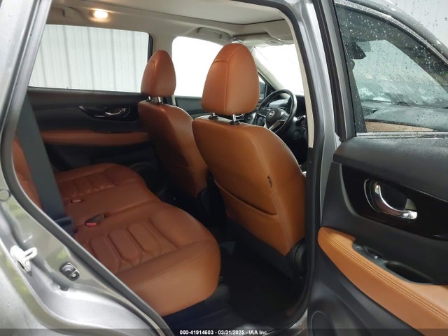 JN8AT2MT0HW150120 Nissan Rogue Sl