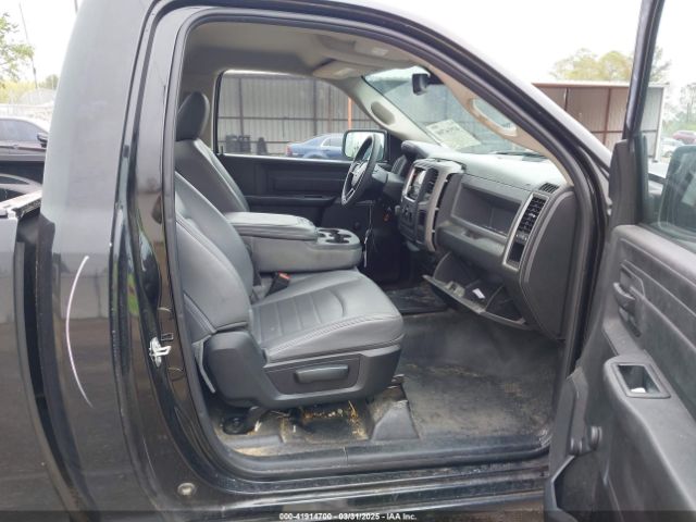 3C6JR6AG4KG511662 RAM 1500 Classic Tradesman  4x2 6'4 Box