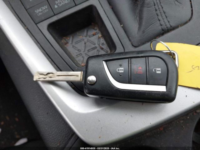 2T3F1RFV6MC213066 Toyota RAV4 LE