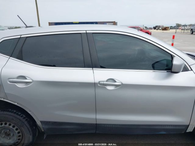 JN1BJ1CR8KW316867 Nissan Rogue Sport S