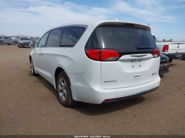 2019 CHRYSLER PACIFICA HYBRID 2C4RC1H79KR655708 Photo 2