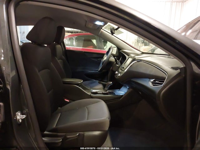 1G1ZE5ST4HF263896 Chevrolet MALIBU 1LT