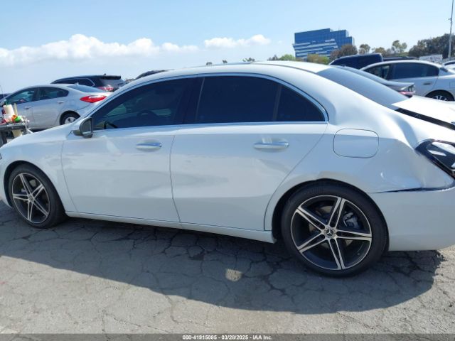 W1K3G4EB8LJ214295 Mercedes-Benz A 220