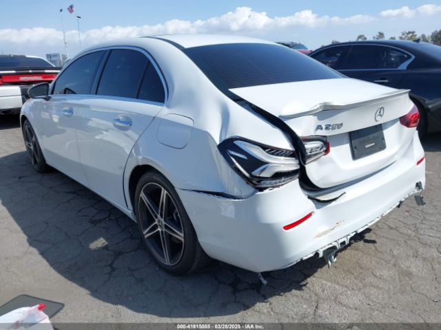 W1K3G4EB8LJ214295 Mercedes-Benz A 220