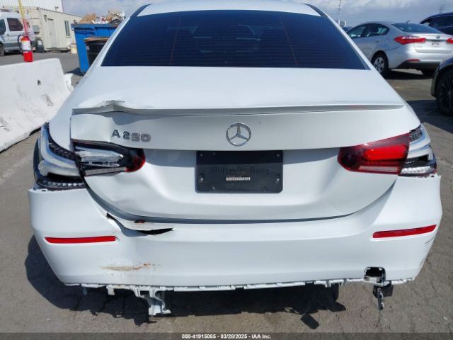 W1K3G4EB8LJ214295 Mercedes-Benz A 220