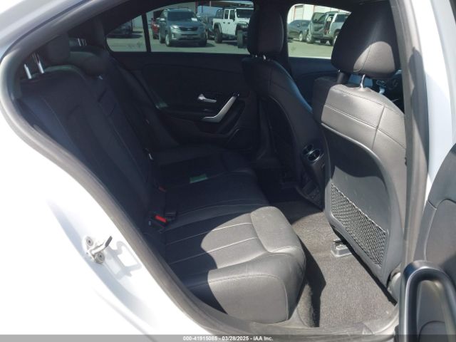 W1K3G4EB8LJ214295 Mercedes-Benz A 220