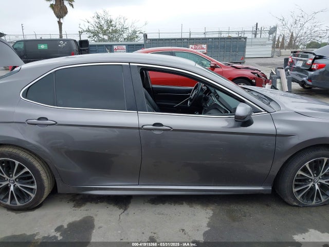4T1B11HK6JU061571 Toyota CAMRY SE