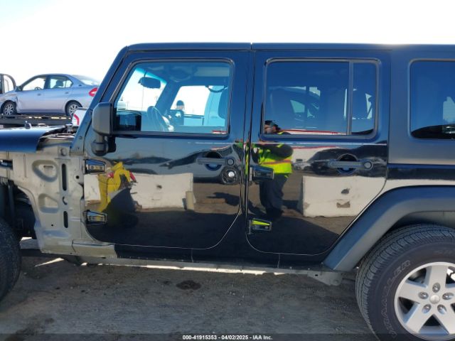 1C4BJWDG1HL738478 Jeep Wrangler Unlimited Sport