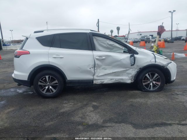 2T3WFREV0JW452030 Toyota Rav4 Xle