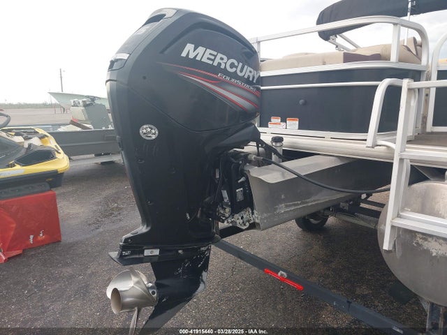 Suntracker Fishing Barge 24 Ft Dlx 2018 BUJ31336E818 Image 10