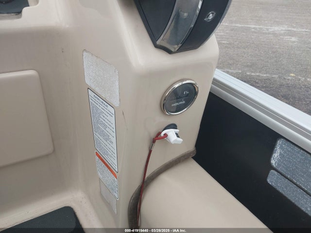 Suntracker Fishing Barge 24 Ft Dlx 2018 BUJ31336E818 Image 11