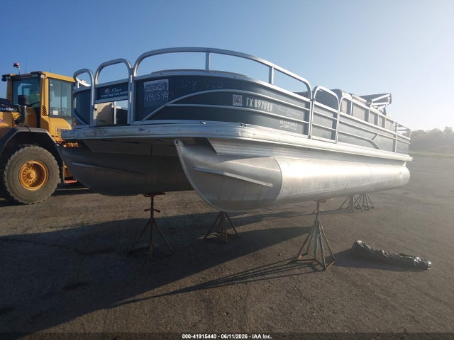 Suntracker Fishing Barge 24 Ft Dlx 2018 BUJ31336E818 Image 6