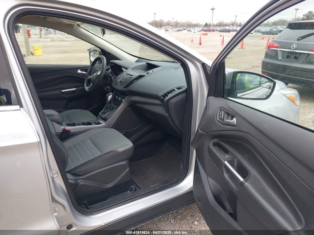 1FMCU9GX3GUA96262 Ford ESCAPE SE