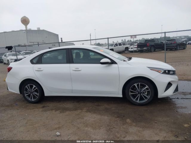 3KPF24AD7PE669204 KIA Forte Lxs