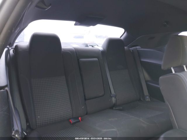 2C3CDZAG0GH301458 Dodge Challenger Sxt