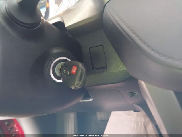 JTMZFREVXFJ054309 Toyota RAV4 LE