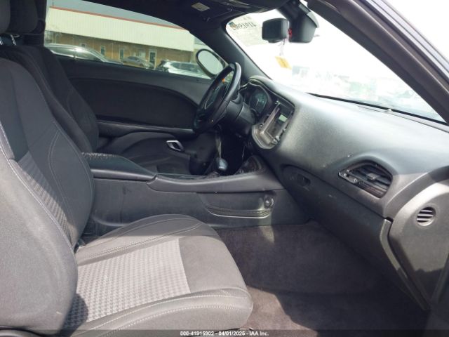 2C3CDZAG9JH229506 Dodge Challenger Sxt