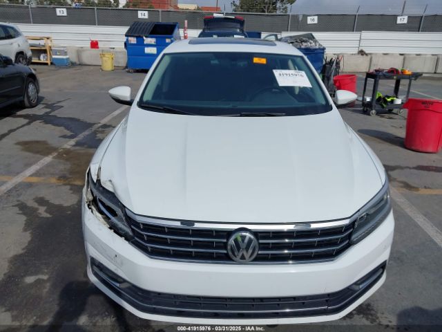 1VWBA7A33JC031098 Volkswagen Passat 2.0t Se