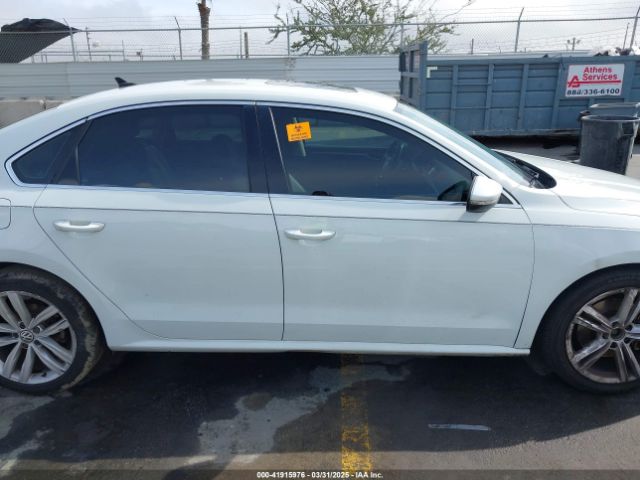 1VWBA7A33JC031098 Volkswagen Passat 2.0t Se