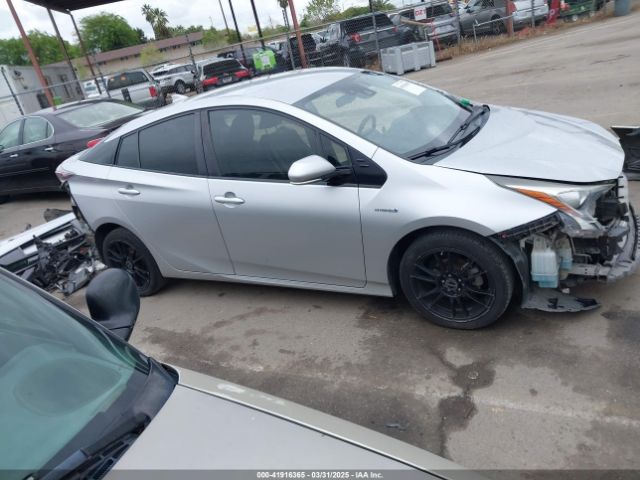 JTDKARFU6G3003594 Toyota Prius Three Touring