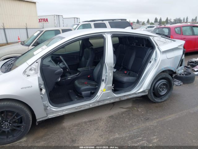 JTDKARFU6G3003594 Toyota Prius Three Touring