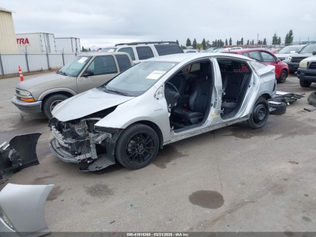 JTDKARFU6G3003594 Toyota Prius Three Touring