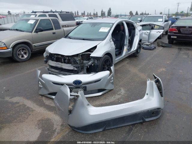 JTDKARFU6G3003594 Toyota Prius Three Touring