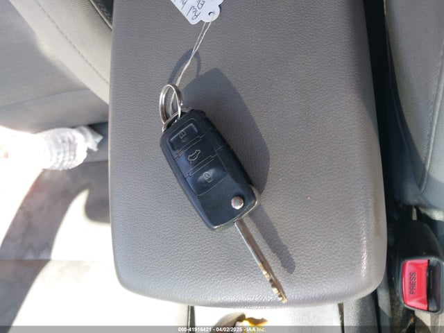 5NPD84LF1HH101015 Hyundai ELANTRA SE
