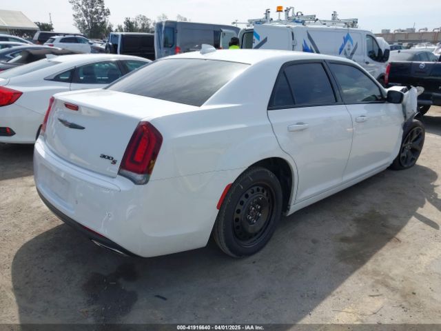 2021 CHRYSLER 300 2C3CCABG5MH533004 Photo 3